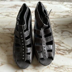 Aerosoles Gray Strappy Heels Size 9